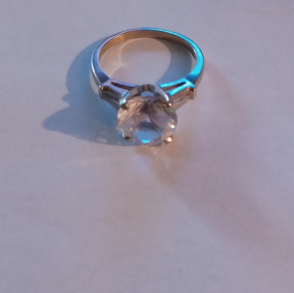 14k 2 carat spinel with two marquise diamond size 7 can be resized